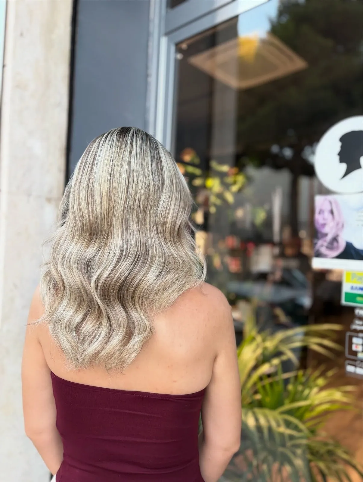 Ice blonde, lavoro di Glitch Hair Studio Salon