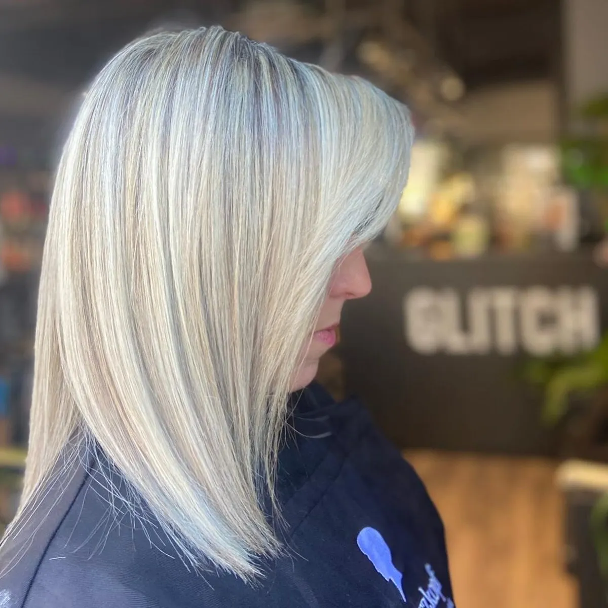 Ice highlight, lavoro di Glitch Hair Studio Salon