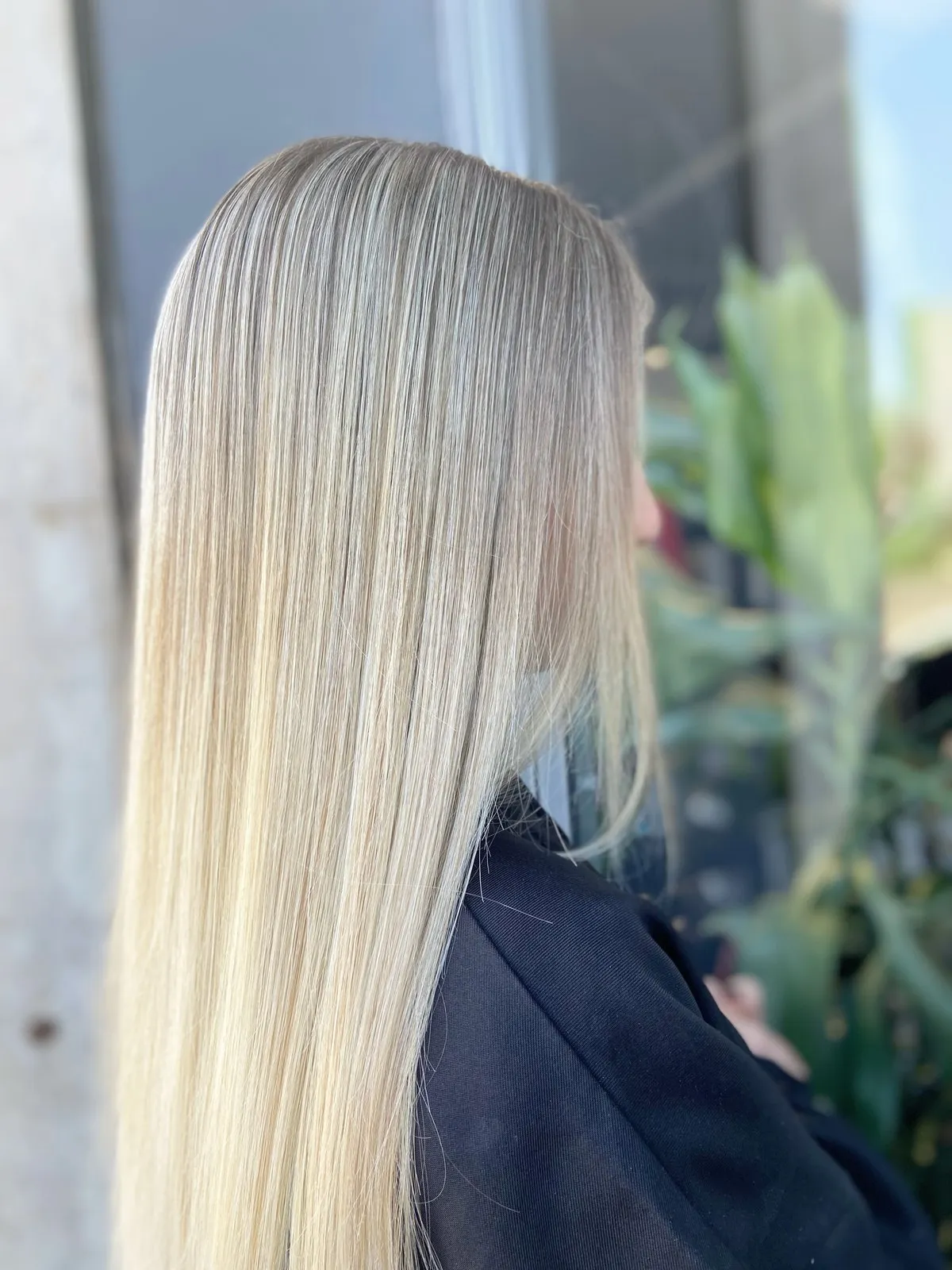 Milk blonde air-touch, lavoro di Glitch Hair Studio Salon
